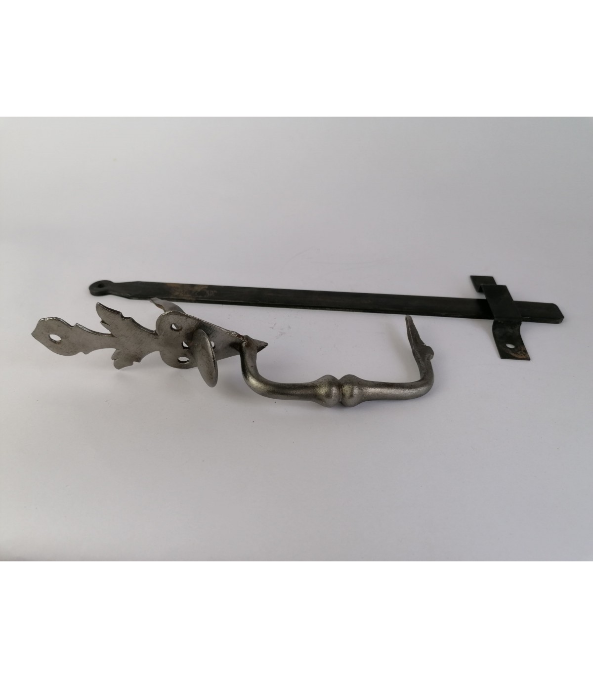 Ancien Loquet De Porte à Poucier Avec Barre - Ferrures En Fonte D'occasion