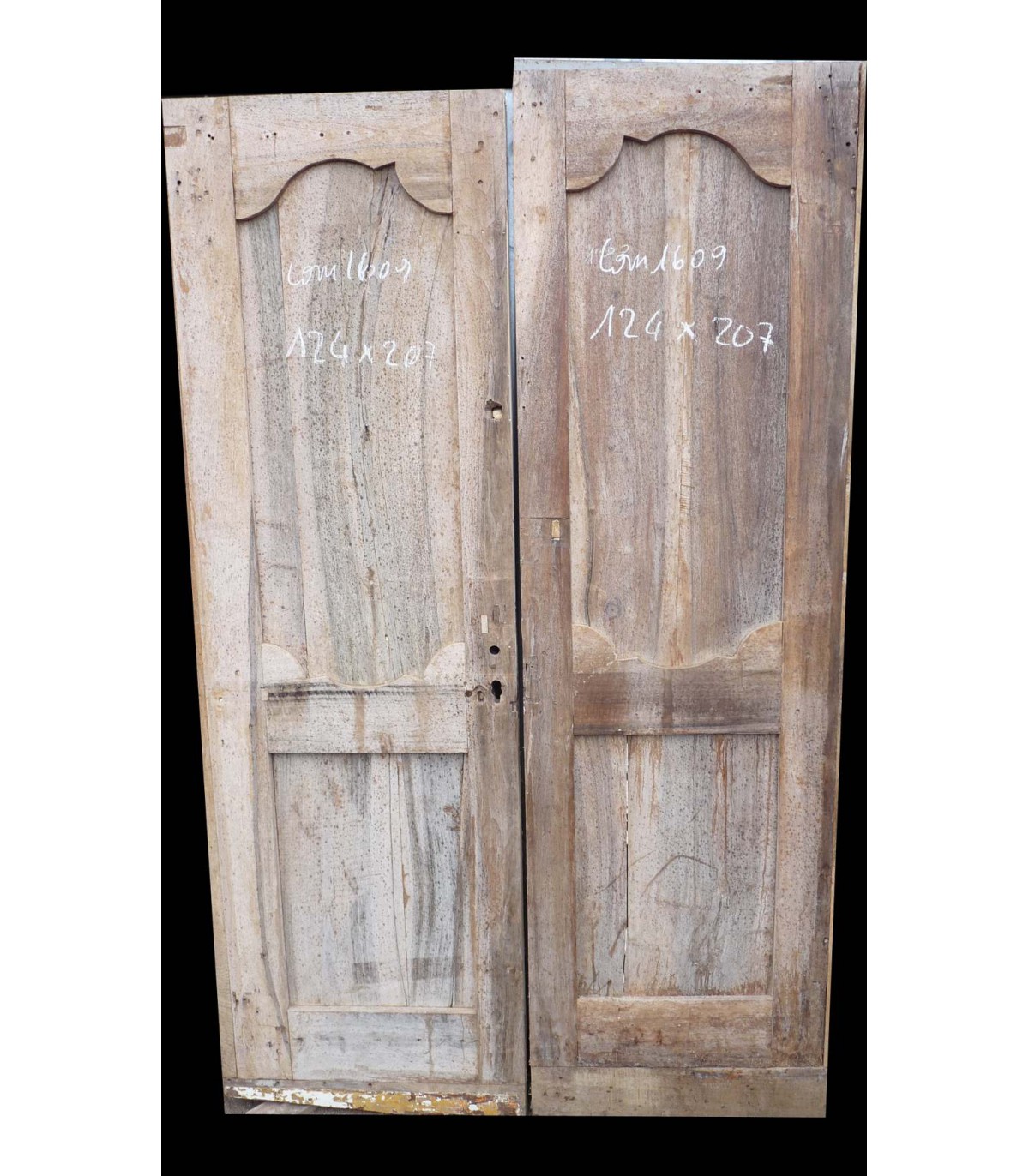 Double porte / Porte de placard / Matériaux anciens / Architecture
